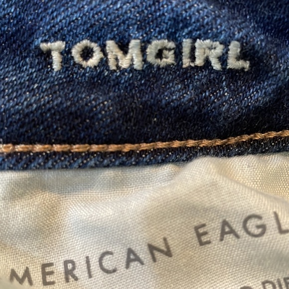 American Eagle Stretch TomGirl Style Blue Jeans Deconstructed Frayed Size 4 Reg - Picture 13 of 13